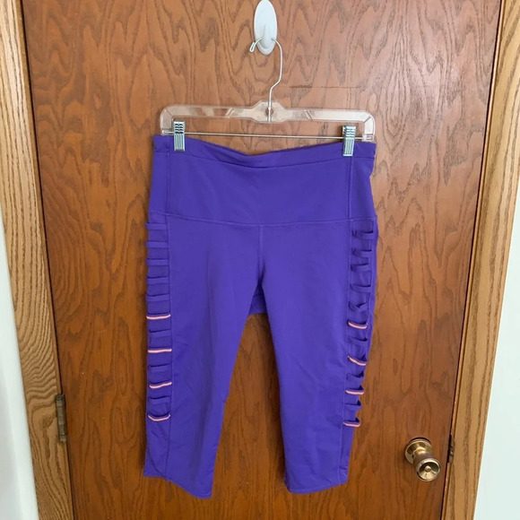 Lululemon Breezy Crop Leggings in Iris Flower - Picture 3 of 8